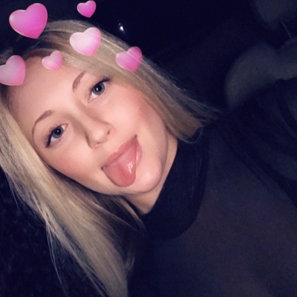 Meet your Posher, Madyson and Momma 🌴🌾🌸 - Picture 7 of 8